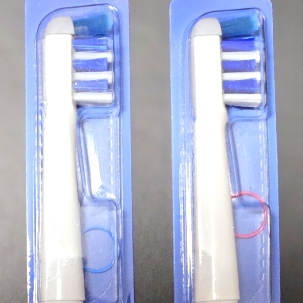 Oral-B Electric Toothbrush Replacement Brushes 2 Heads Model 99372244